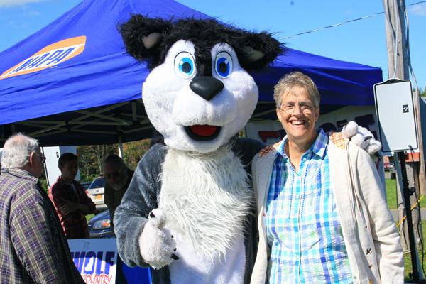 WOLFRadio-DoreenAndHowler600x400