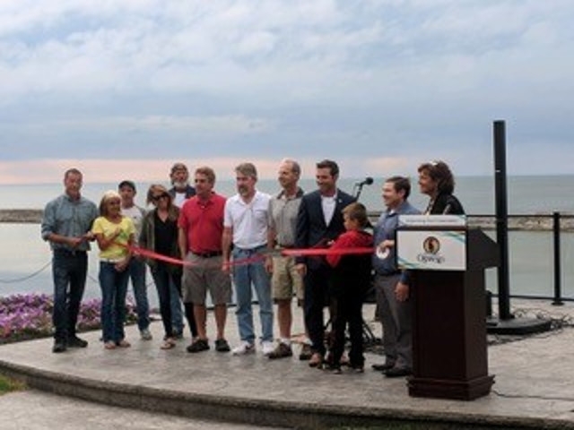 Mayor Barlow Unveils Improvements of Oswego Harbor Trail