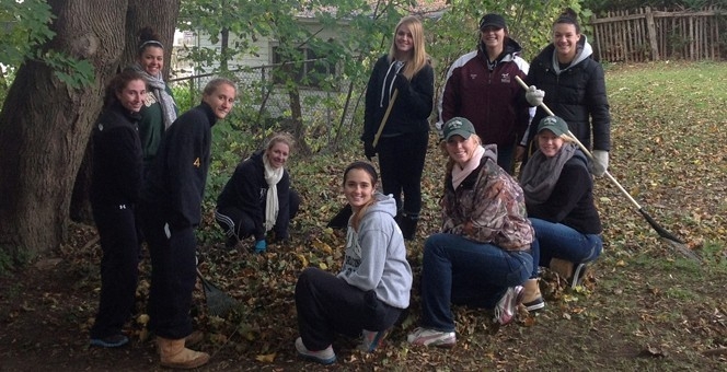 Oswego State rakes leaves for community
