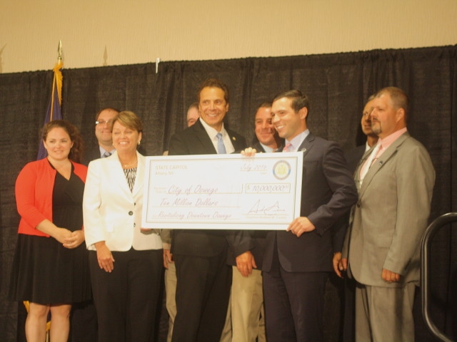 Governor Cuomo Presents Oswego With $10M DRI Award