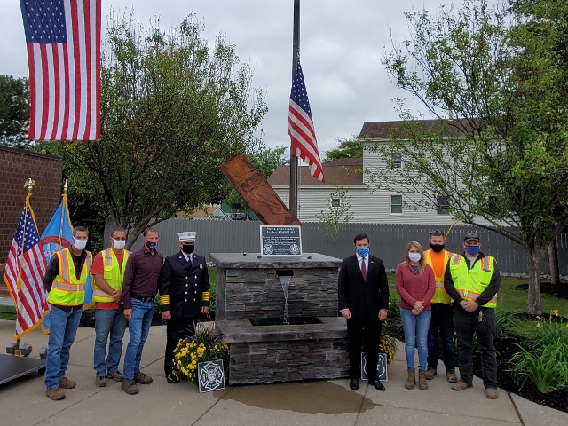 Mayor Barlow Unveils New City of Oswego September 11th Memorial