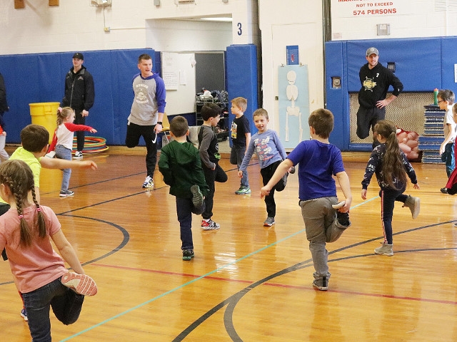 Laker Men’s Hockey Team Visits Minetto Elementary School