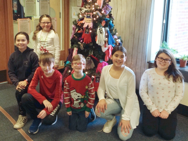 FPS Leaders Host Mitten Drive for Classmates