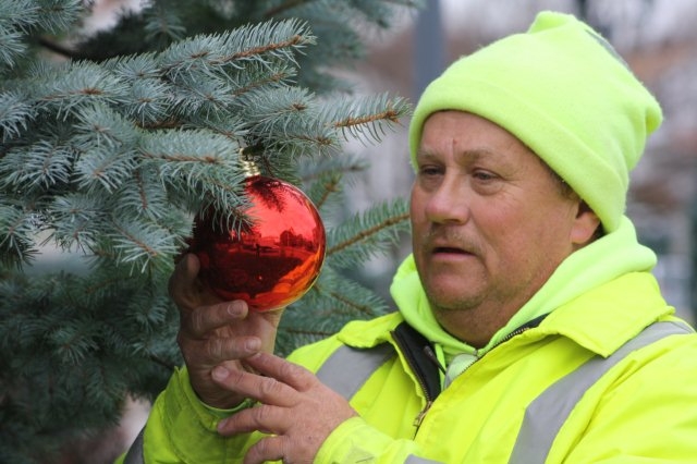 Oswego readies for annual tree lighting ceremony