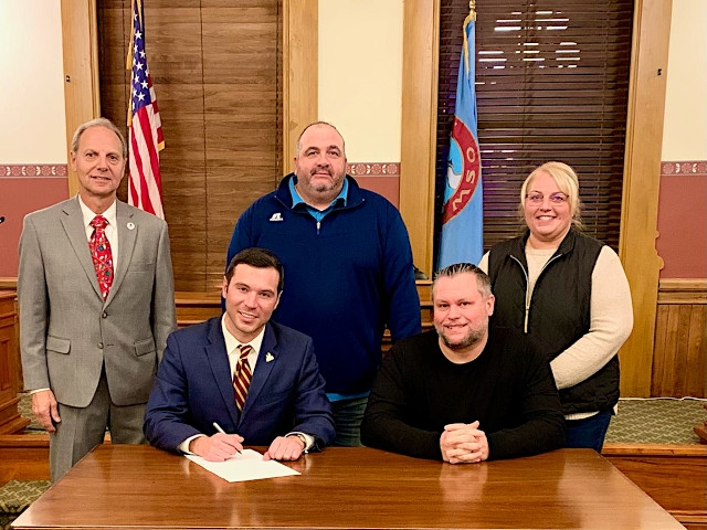 Mayor Barlow Announces Wage Increases For City SEIU200 Employees