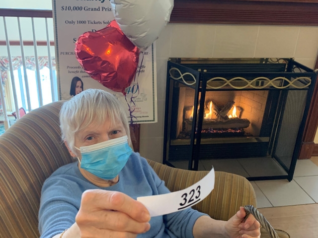 Winners in St. Luke’s “Bundle of Bucks” Early Bird Drawing Picked