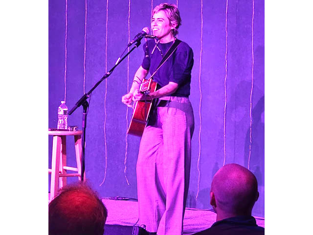 Leslie Mendelson Wows Packed House at the Music Hall