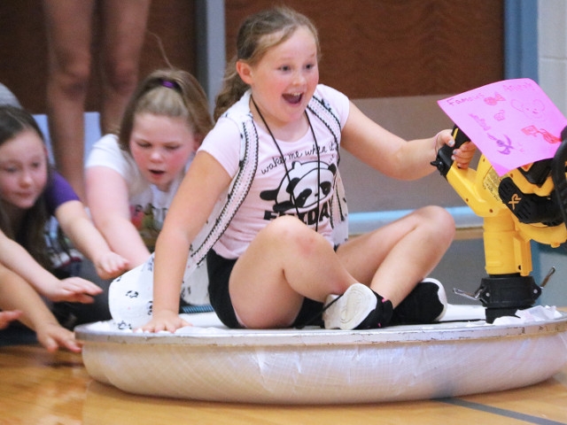 APW Elementary 5th Graders Collaborate in Hovercraft Activity