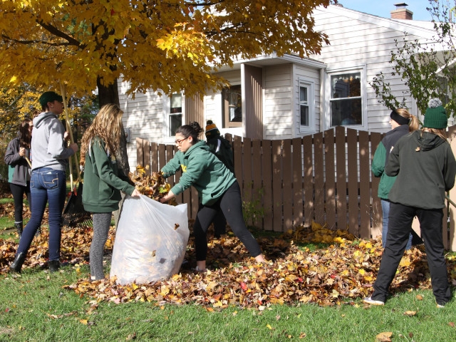Laker Student-Athletes to Rake Leaves for Senior Citizens Nov. 6