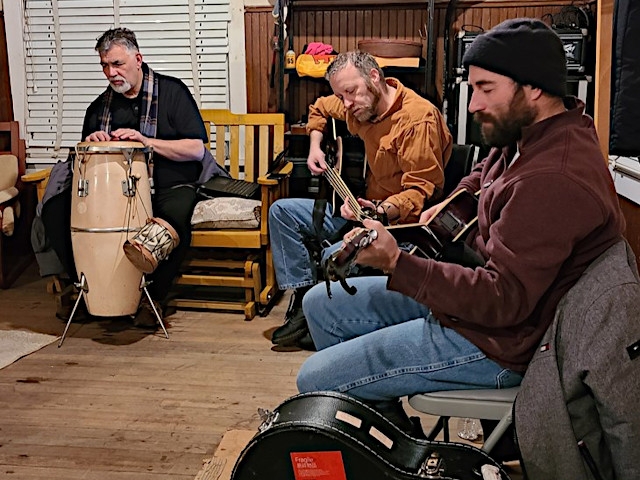 Area Musicians Form "Songwriters' Circle"