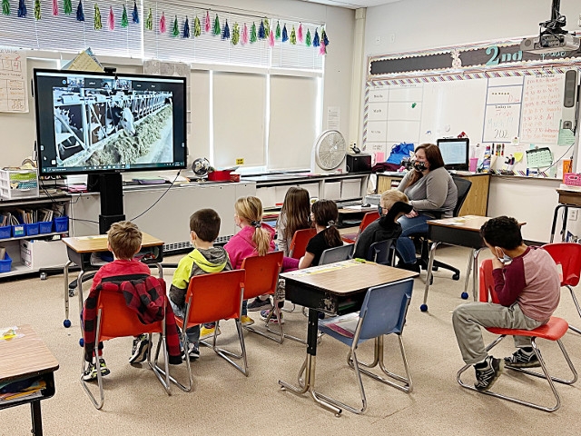 'A-Moo-Sing' Virtual Field Trip Takes 2nd Grade To Dairy Farm