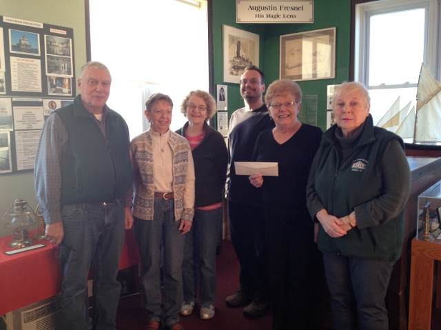 DOERs Holiday Wreath Raffle Supports Two Local Projects