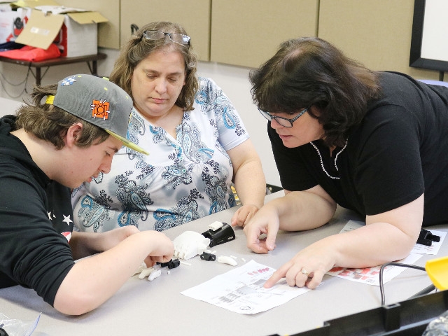 CiTi E-NABLE Group Builds Hand For Foreigner Who Lost Limb