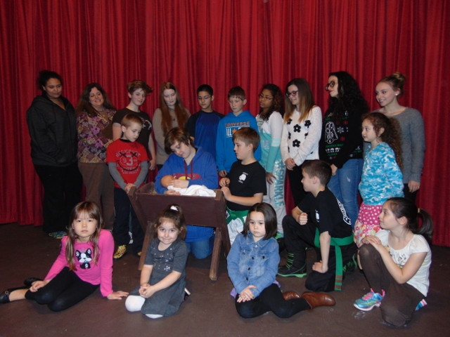 Oswego Players Open "The Best Christmas Pageant Ever" on Dec 11