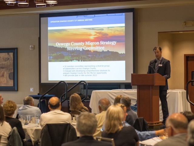 Economic Development Organization Presents Annual Activity Summary, Achievement Awards