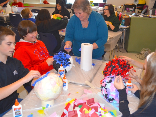 Celebrating La Navidad at Oswego Middle School