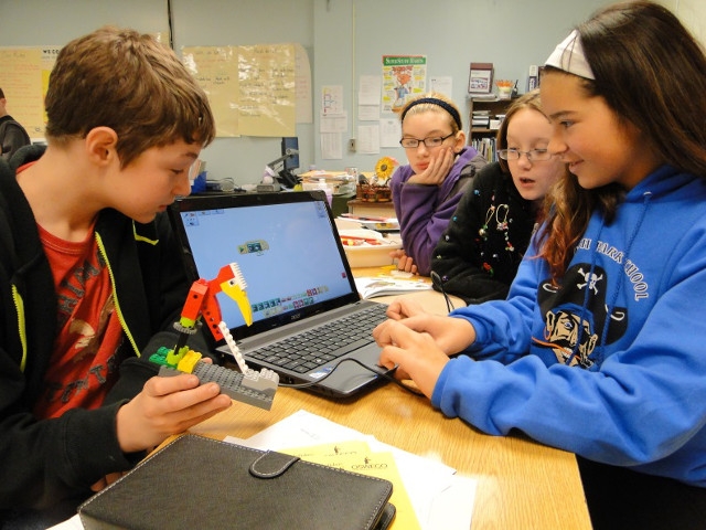 Computer Technology Excites Fitzhugh Park Students