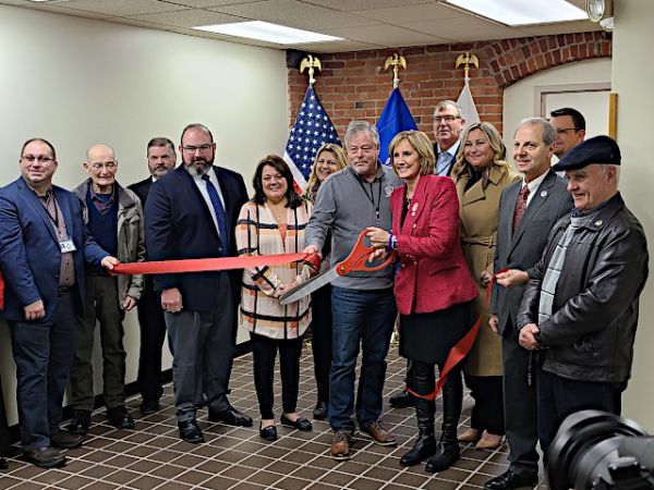Congresswoman Tenney Opens New Office in Oswego