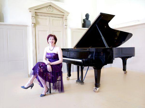 Pianist par excellence -- London-based Helen Yorke, globally renowned as a vocal coach and accompanist to such vocal luminaries as American opera singer Renée Fleming, will offer an evening of solo piano music at 7:30 p.m. Wednesday, Oct. 28, in Sheldon Hall ballroom, as part of SUNY Oswego&#039;s Ke-Nekt Chamber Music Series.